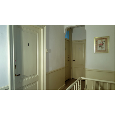 Hal dat naar de kamers leidt.