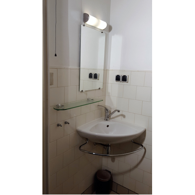 Schone gedeelde badkamer. 