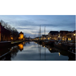 Gracht Zwolle in het donker