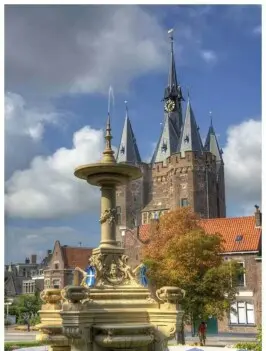 De bekende Sassenpoort van Zwolle